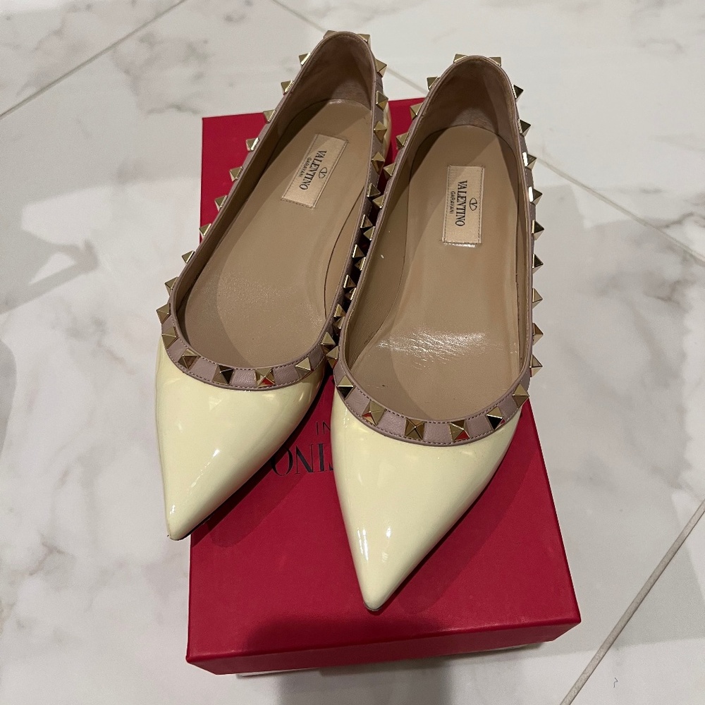 Valentino Rockstud Cream White Patent Leather Flat, size EU37, US7